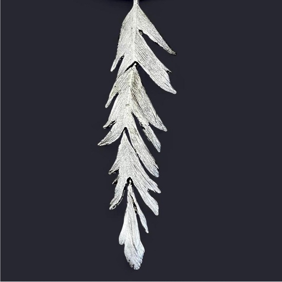 🪶Genuine Articulated Feather Necklace - Picture 4 of 5